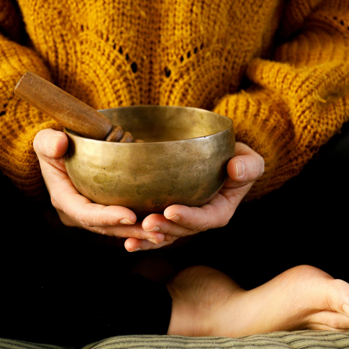 Usui Reiki energy healing session supported by a calm, sound-based setting.